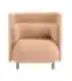 Persikinės spalvos Buddyhub fotelis su aukštu atlošu ir juodomis kojelėmis.