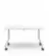 Šiuolaikiškas sulankstomas stalas su balta stalviršio plokšte ir metalinėmis kojomis su ratukais.